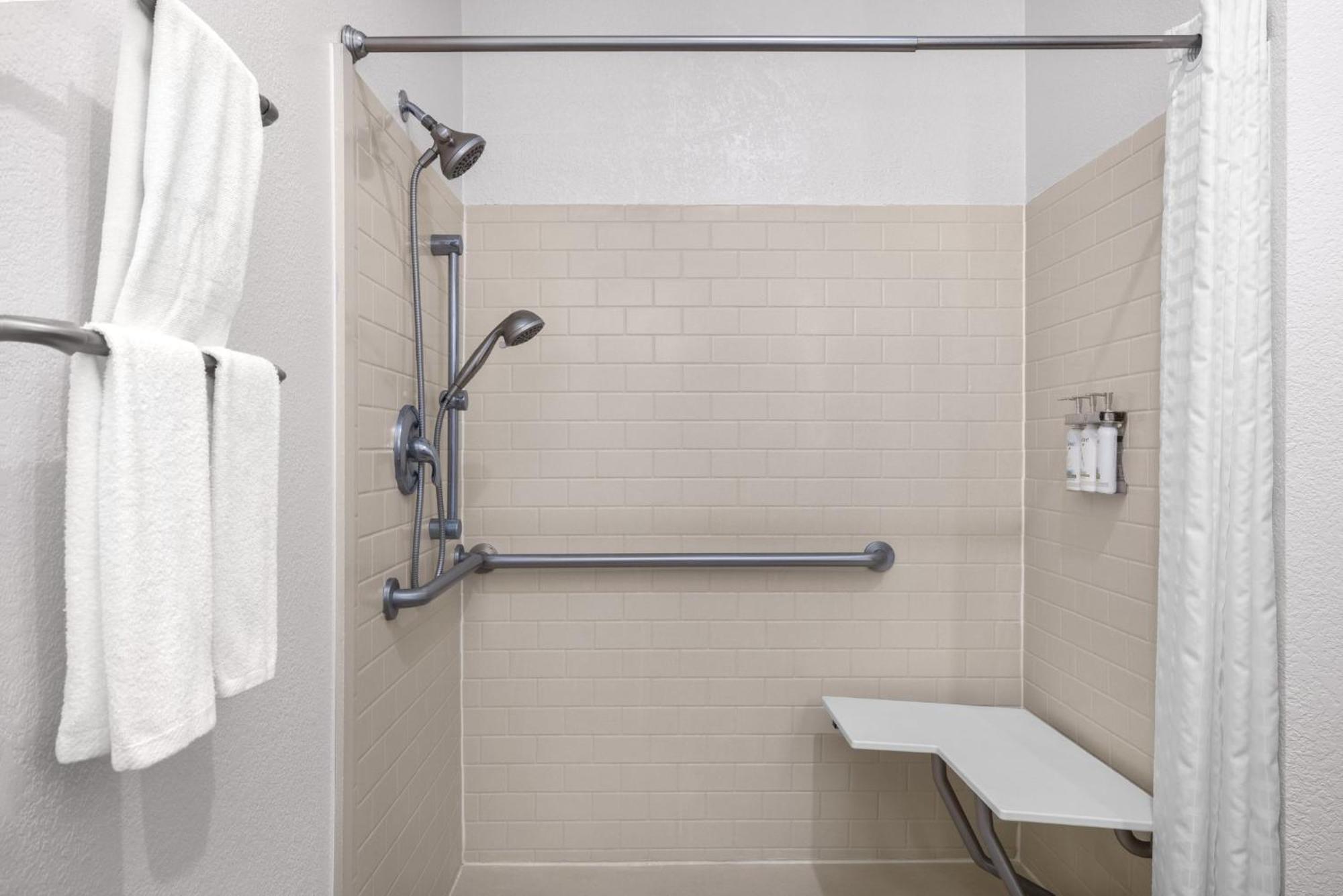 Candlewood Suites Alexandria By Ihg Экстерьер фото