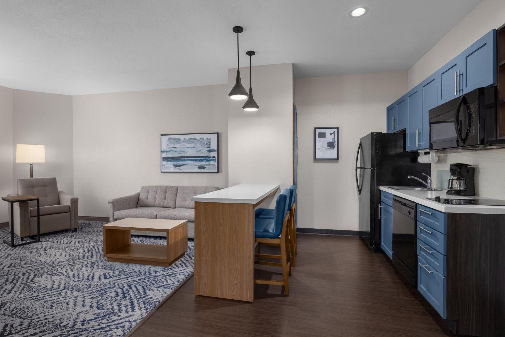 Candlewood Suites Alexandria By Ihg Экстерьер фото