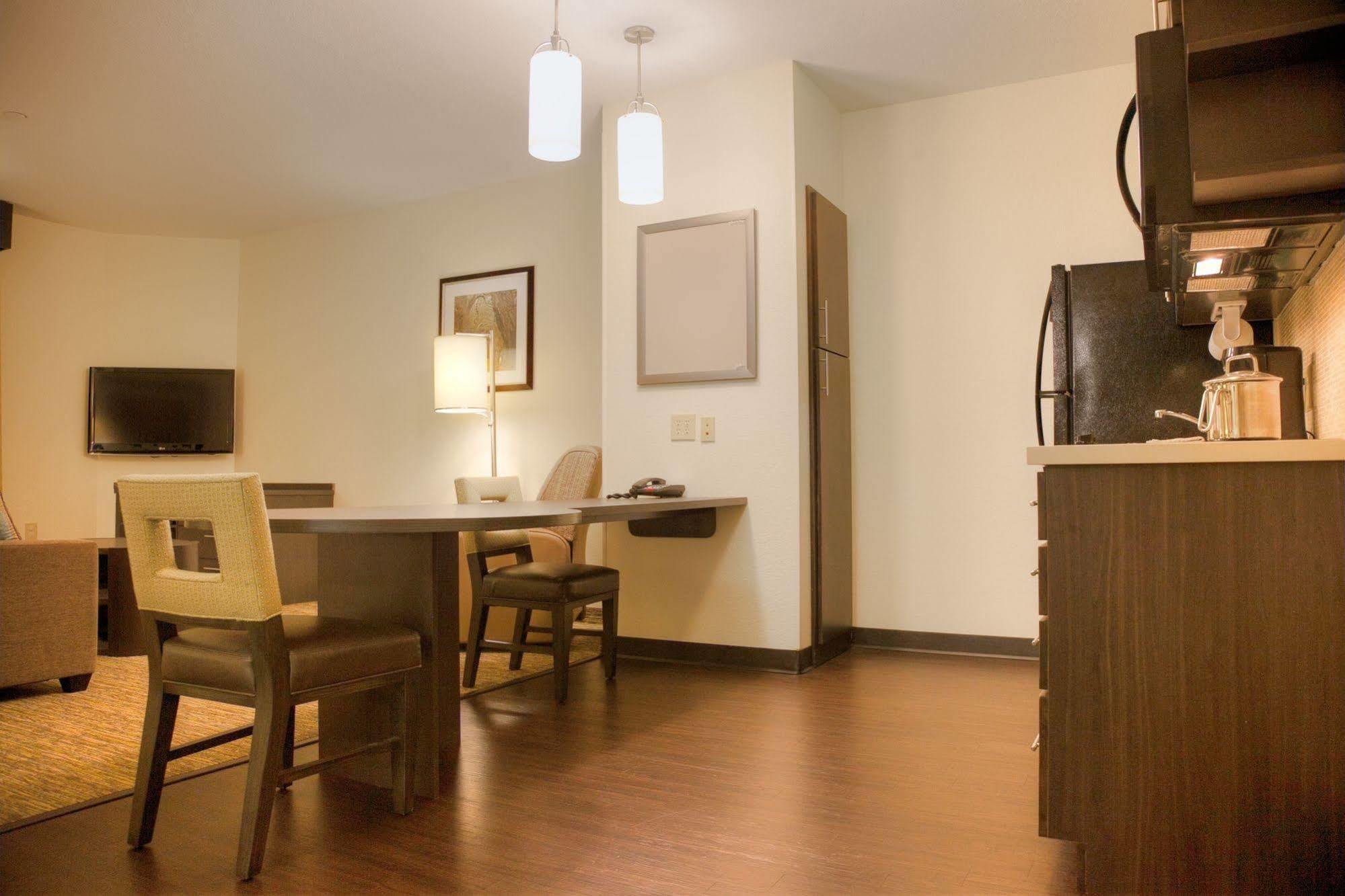 Candlewood Suites Alexandria By Ihg Экстерьер фото