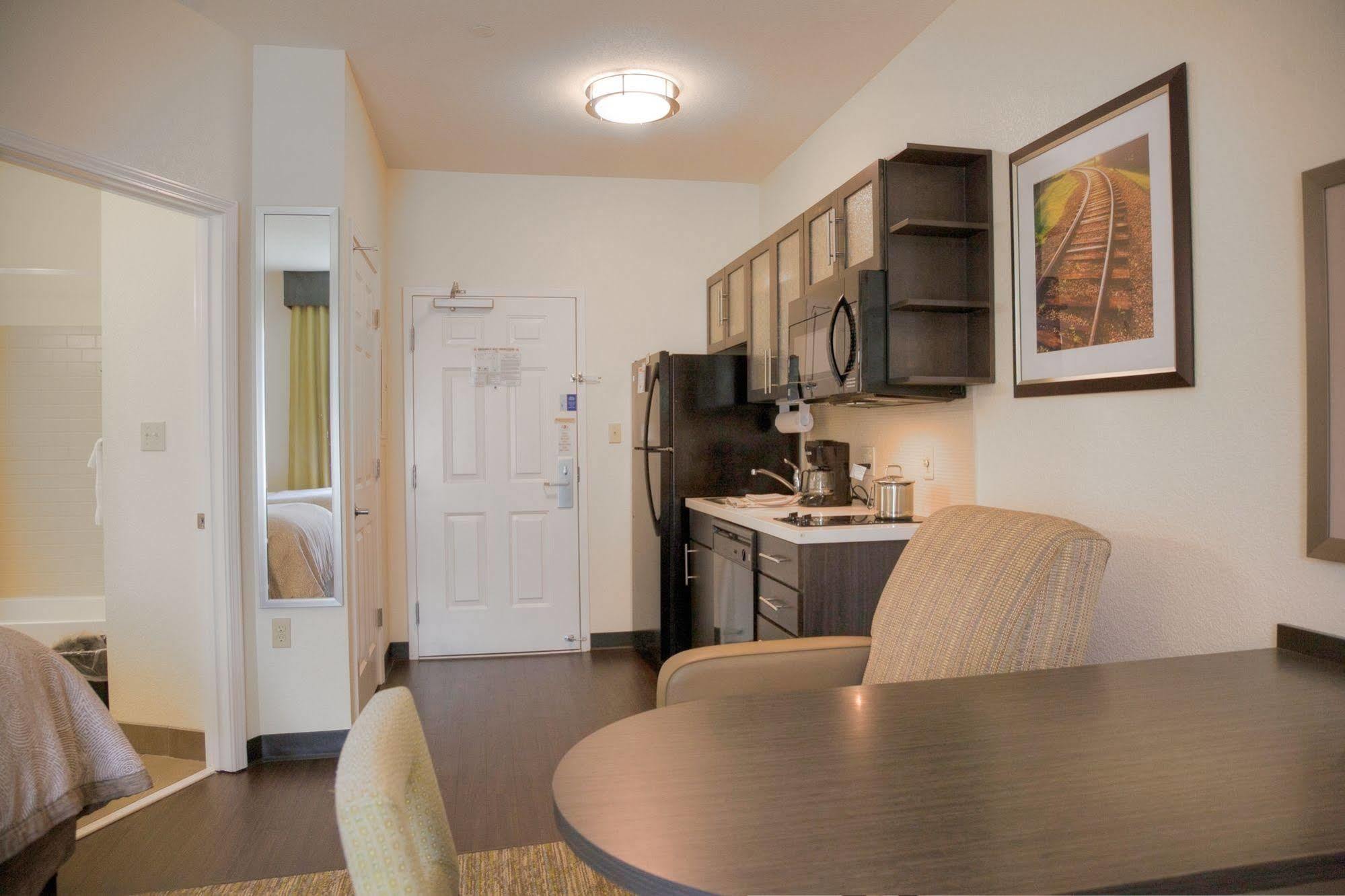 Candlewood Suites Alexandria By Ihg Экстерьер фото