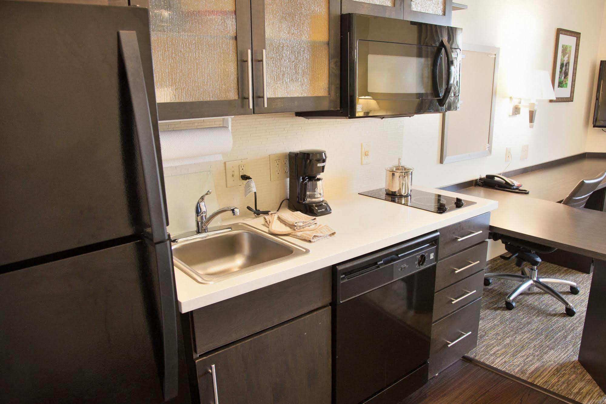 Candlewood Suites Alexandria By Ihg Экстерьер фото